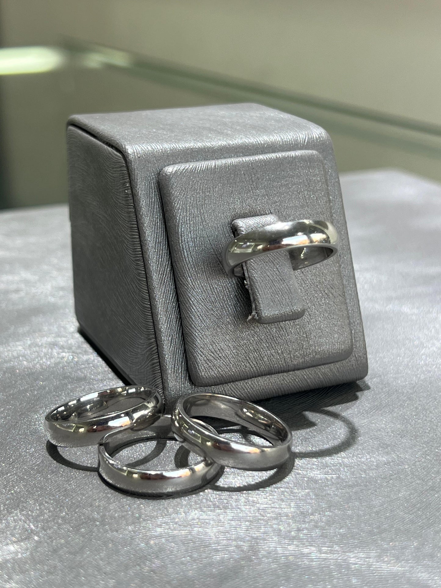 Sleek Engagement Ring in Sterling Silver 925s