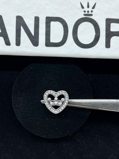 Sparkling crown heart Pandora Charm